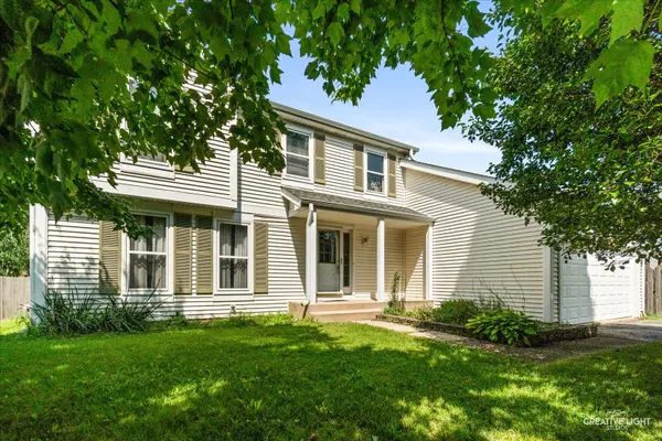 202 Mistwood LN, North Aurora, IL 60542