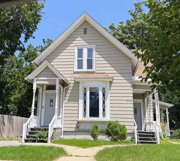 205 Perry ST, Elgin, IL 60123