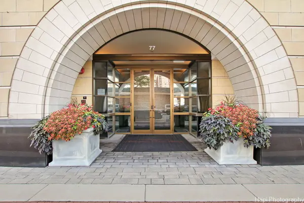 77 S Evergreen AVE #206, Arlington Heights, IL 60005