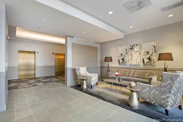 77 S Evergreen AVE #206, Arlington Heights, IL 60005