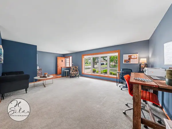 4402 Sycamore LN, Rolling Meadows, IL 60008