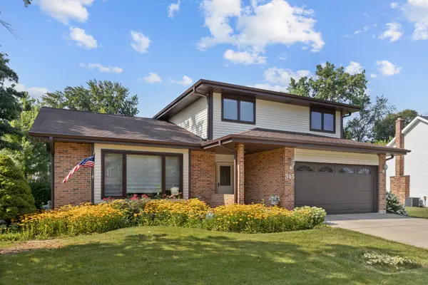 345 Mayfair DR, Aurora, IL 60504