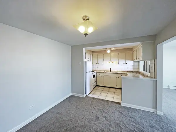 935 8th AVE #2-12, La Grange, IL 60525