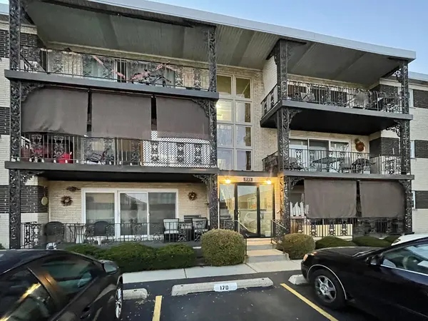 935 8th AVE #2-12, La Grange, IL 60525