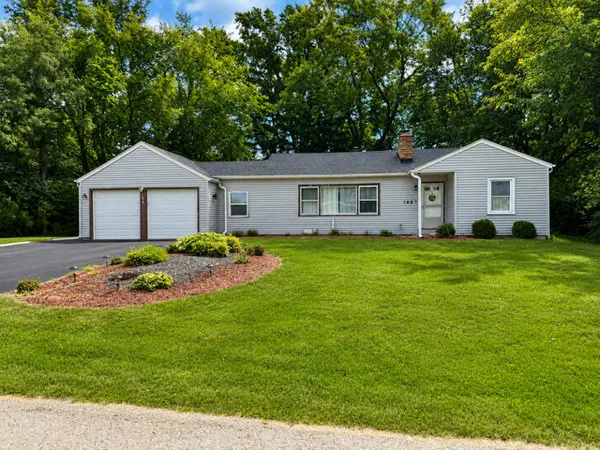 146 N PLEASANT RD, Lake Zurich, IL 60047