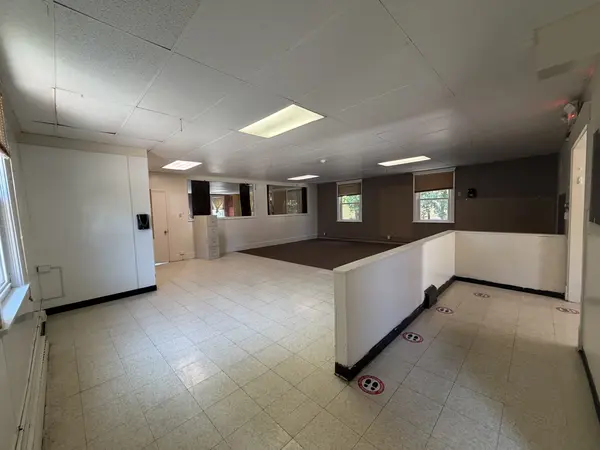 537 W Pleasant ST, Freeport, IL 61032