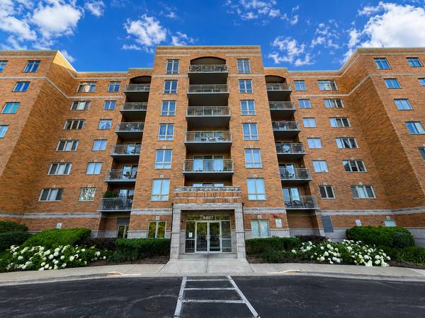 6807 N Milwaukee AVE #103, Niles, IL 60714