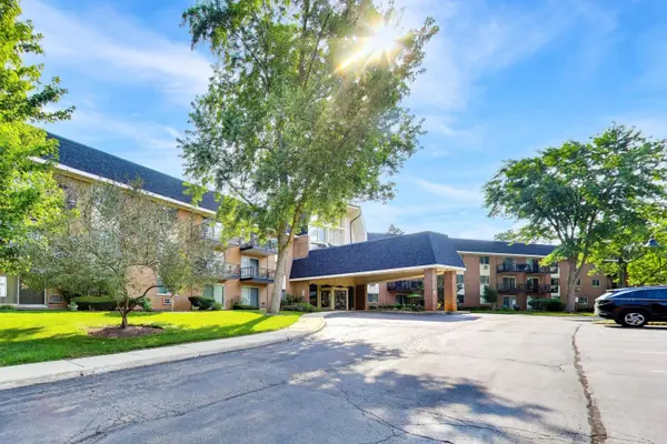 1198 Royal Glen DR #114B, Glen Ellyn, IL 60137