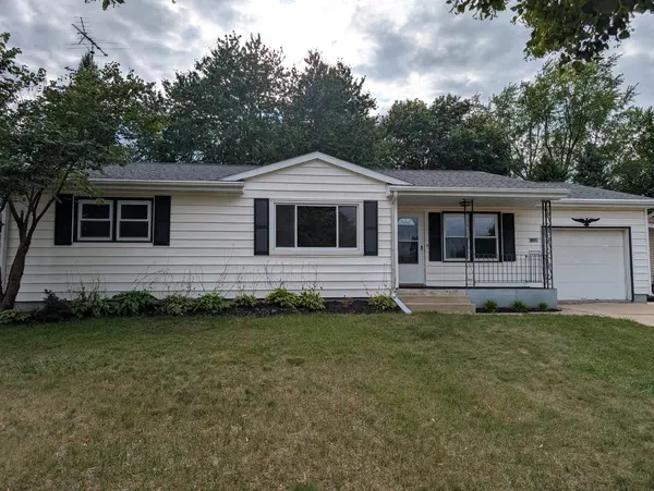 1324 Empire CT, Freeport, IL 61032