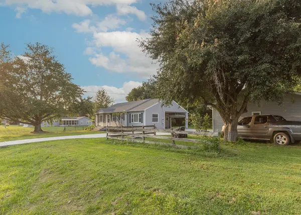 326 W 19th AVE, Coal Valley, IL 61240