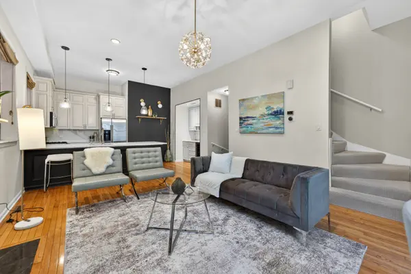 1455 W Wolfram ST #A, Chicago, IL 60657