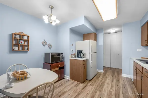 1605 E Central RD #301A, Arlington Heights, IL 60005