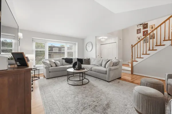 2S649 Avenue Normandy E AVE, Oak Brook, IL 60523