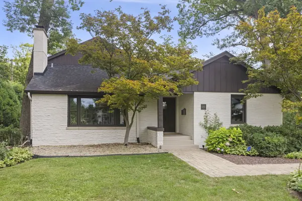 490 White Oak DR, Naperville, IL 60540