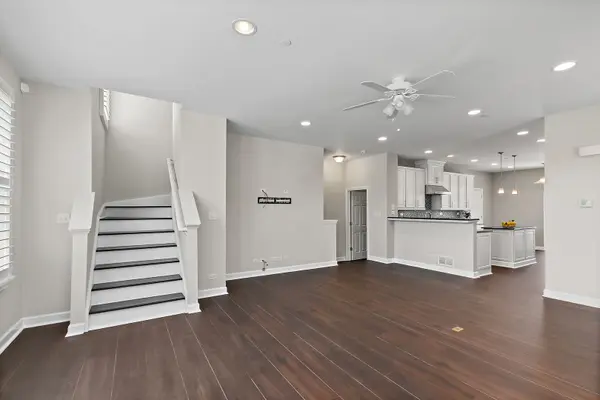 3 Margaret CT, Schaumburg, IL 60194