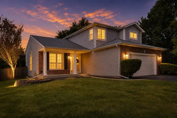 130 Periwinkle LN, Bolingbrook, IL 60490