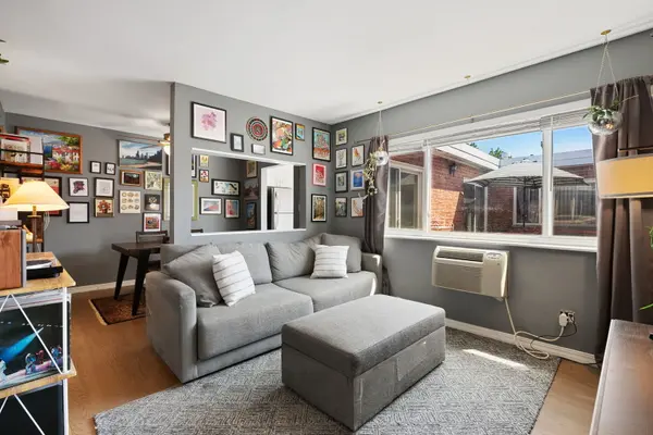 3037 W Montrose AVE #3A, Chicago, IL 60618