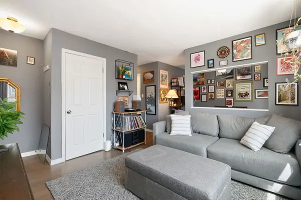 3037 W Montrose AVE #3A, Chicago, IL 60618