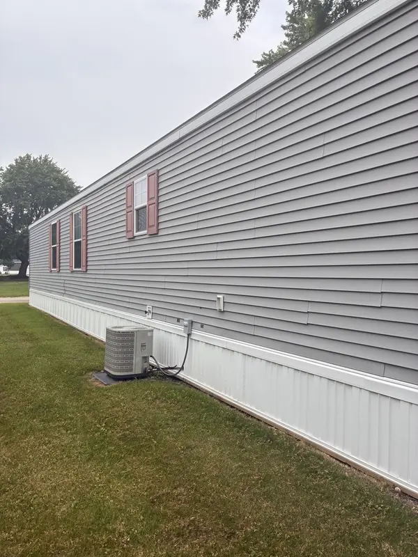115 Carriage LN, Sauk Village, IL 60411