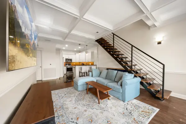 1890 N Milwaukee AVE #4C, Chicago, IL 60647