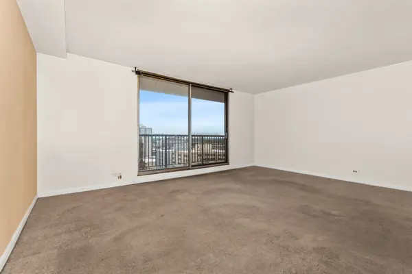 5855 N Sheridan RD #14G, Chicago, IL 60660