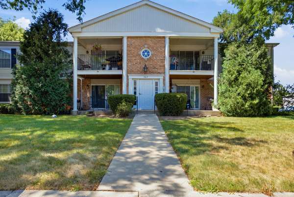 967 Golf Course RD #2, Crystal Lake, IL 60014
