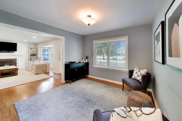 800 Hunter RD, Glenview, IL 60025
