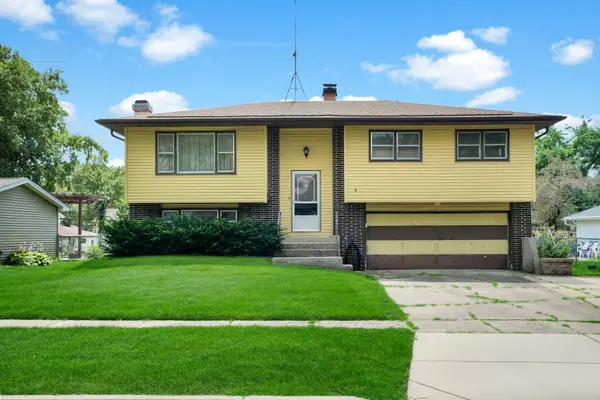 1941 Marigold LN, Hanover Park, IL 60133