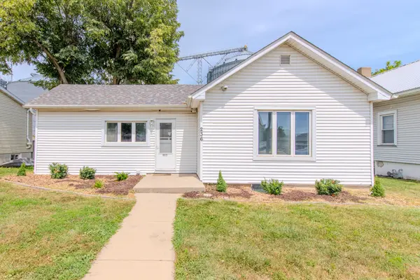 236 W Johnson ST, Utica, IL 61373