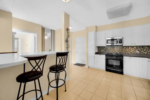 701 W RAND RD #432, Arlington Heights, IL 60004