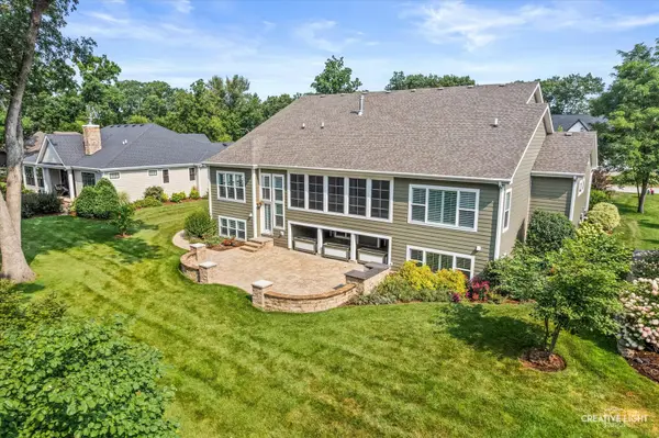 2471 Stony LN, South Elgin, IL 60124