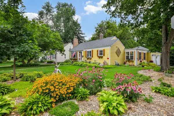 812 Richards ST, Geneva, IL 60134