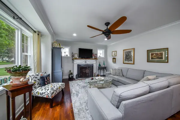 812 Richards ST, Geneva, IL 60134