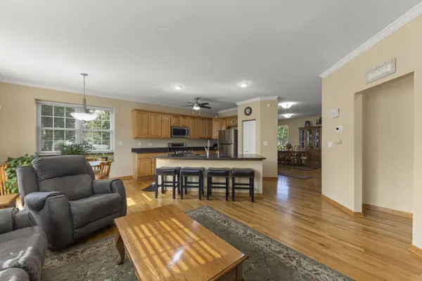 1710 Devonshire LN, Shorewood, IL 60404
