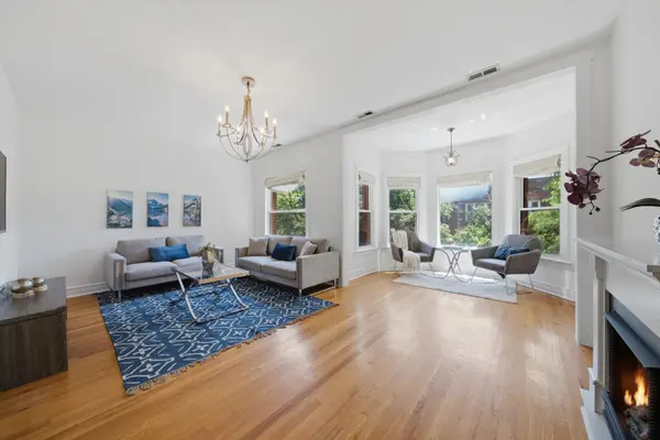 714 W Barry AVE #3, Chicago, IL 60657