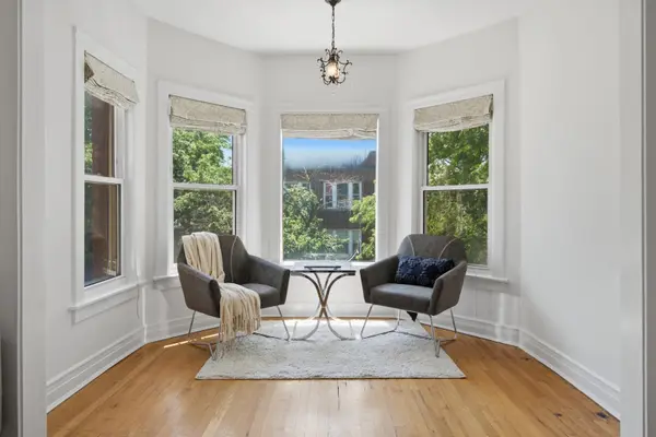 714 W Barry AVE #3, Chicago, IL 60657