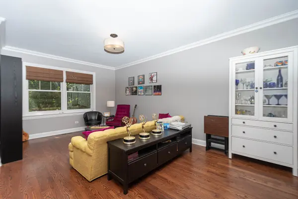 21 N Herbert RD #I, Riverside, IL 60546