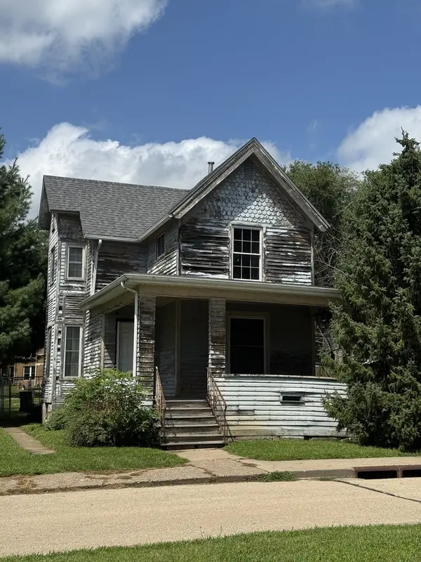 604 Melrose CT, Clinton, IA 52732