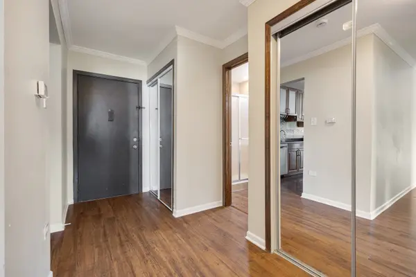 8970 N Parkside AVE #304, Des Plaines, IL 60016