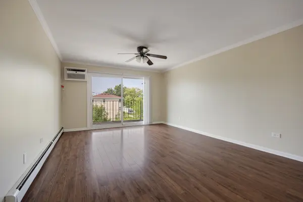 8970 N Parkside AVE #304, Des Plaines, IL 60016