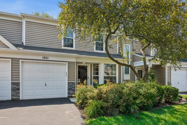 1651 College Green DR,  Elgin,  IL 60123