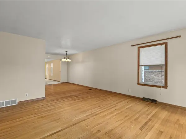 1407 Vassar RD, Rockford, IL 61103