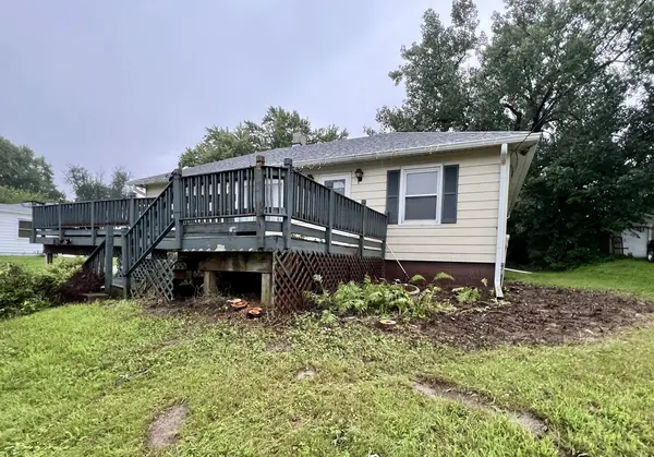 2807 W 49th ST, Davenport, IA 52806