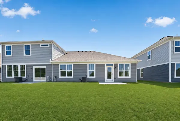 4127 Meadowridge RD, Woodstock, IL 60098