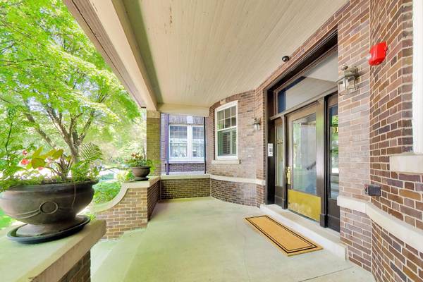 1143 Hinman AVE #1, Evanston, IL 60202