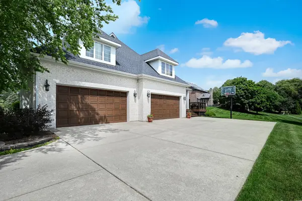 6430 Manor DR, Burr Ridge, IL 60527