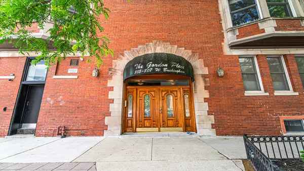 807 W Buckingham PL #1W, Chicago, IL 60657