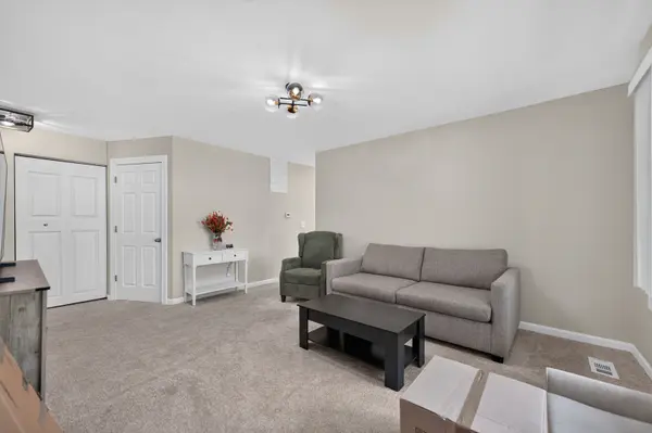 665 Thorntree CT #A-1, Bartlett, IL 60103