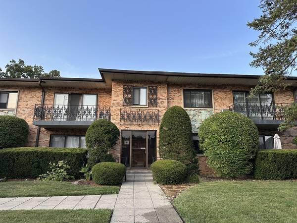 1033 Busse HWY #2A, Park Ridge, IL 60068