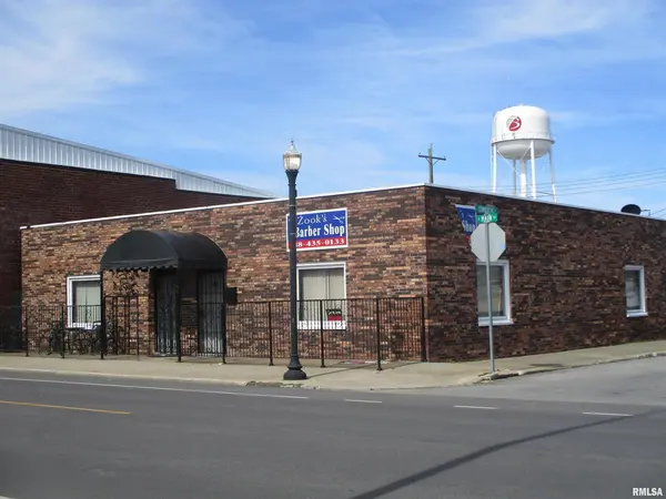 123 E MAIN ST, Benton, IL 62812